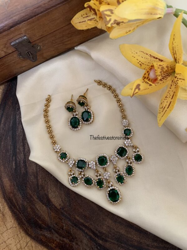 Emerald / Green Victorian drops set