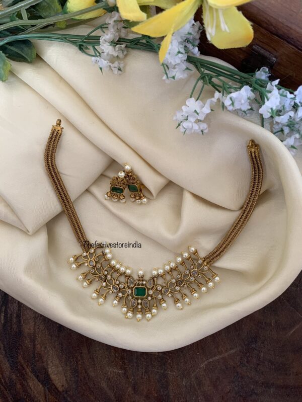 Contemporary matte emerald choker set