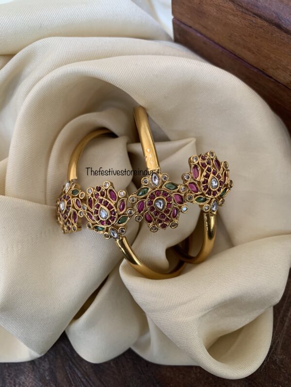 Set of 2 lotus kada ( Free size)