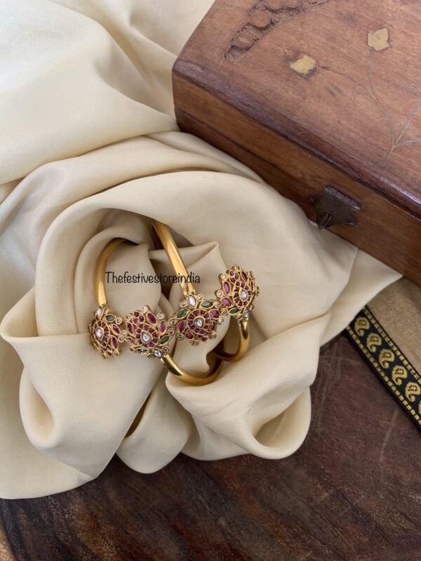 Set of 2 lotus kada ( Free size)