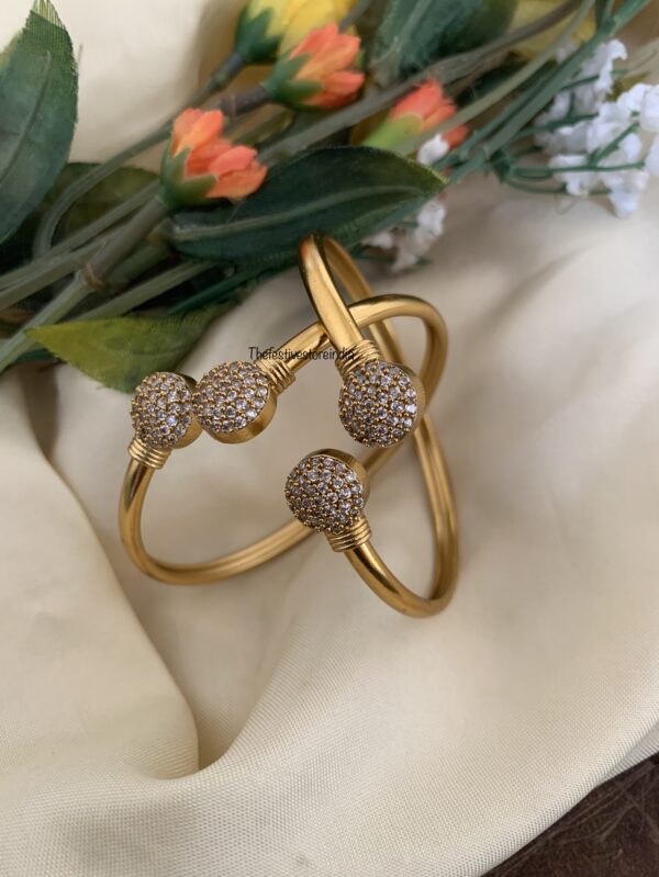 Set of 2 AD round kada ( Free size)
