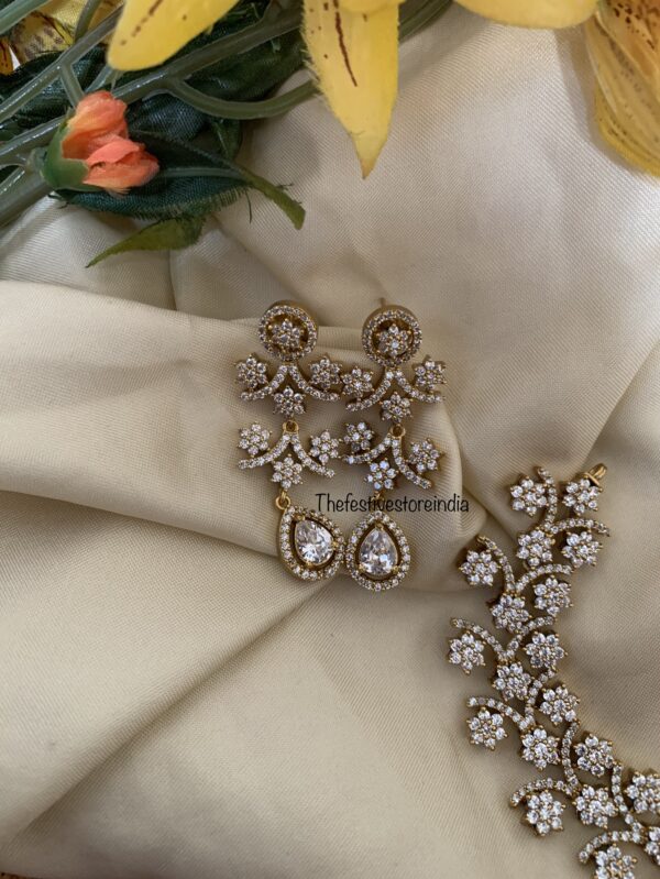 Starry white diamonds set