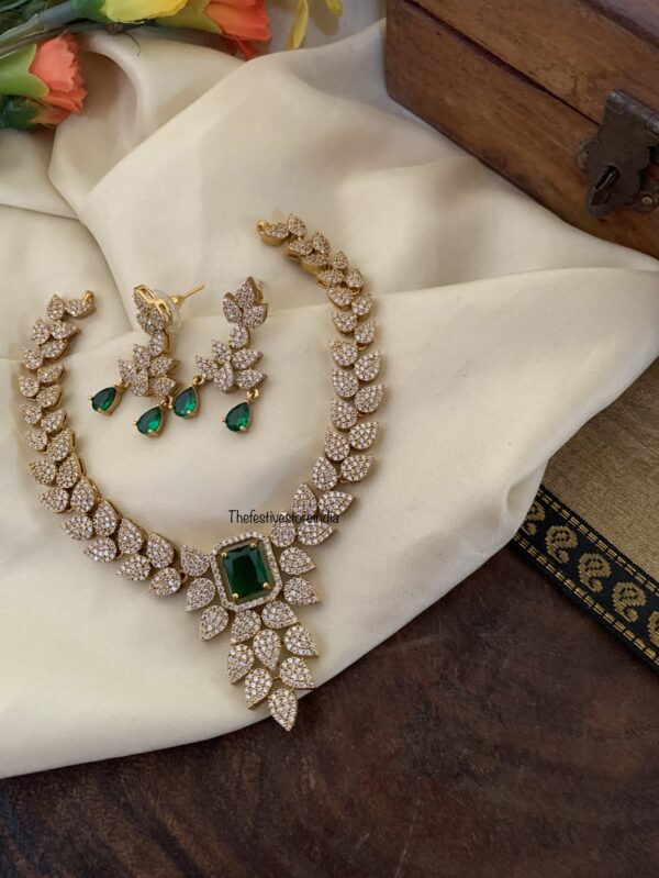 Leafy Emerald stone AD set