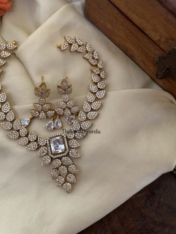 Leafy White stone AD set