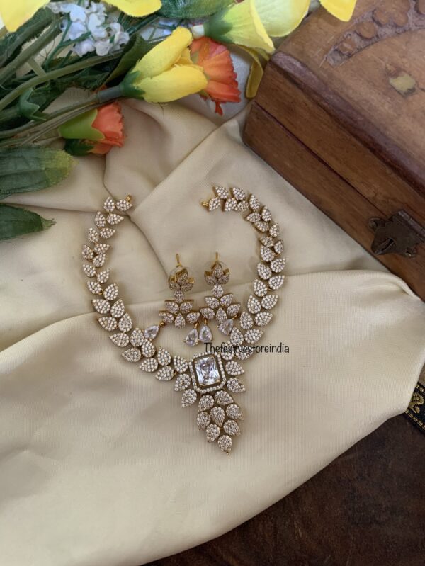 Leafy White stone AD set