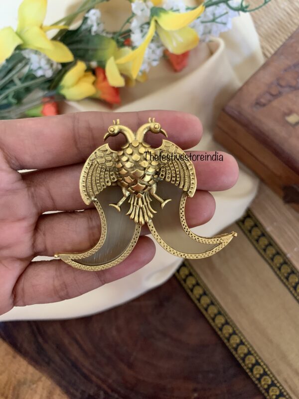 Unisex Jadau tiger claw pendant | Royal groom jewellery
