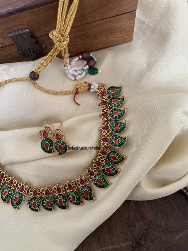 Budgeted Matte maanga necklace set