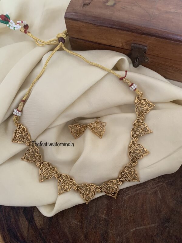 Budgeted all gold carved choker/necklace set