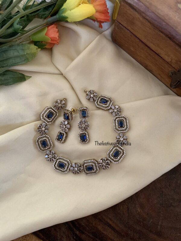 Blue floral budgeted set