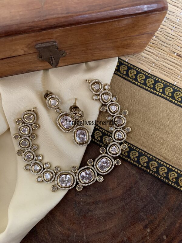 All white Budgeted Victorian set