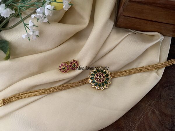 Budgeted floral green pendant choker set