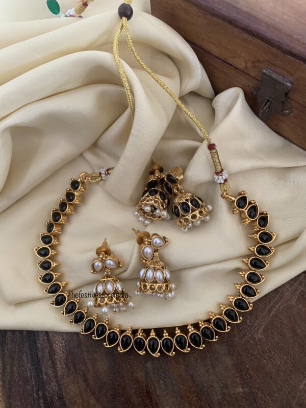 Reversible matte white & black necklace set