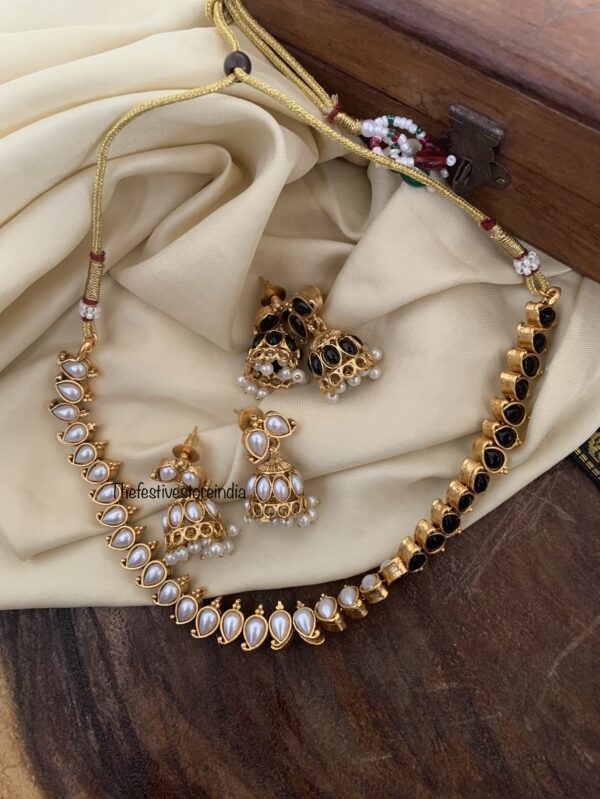 Reversible matte white & black necklace set