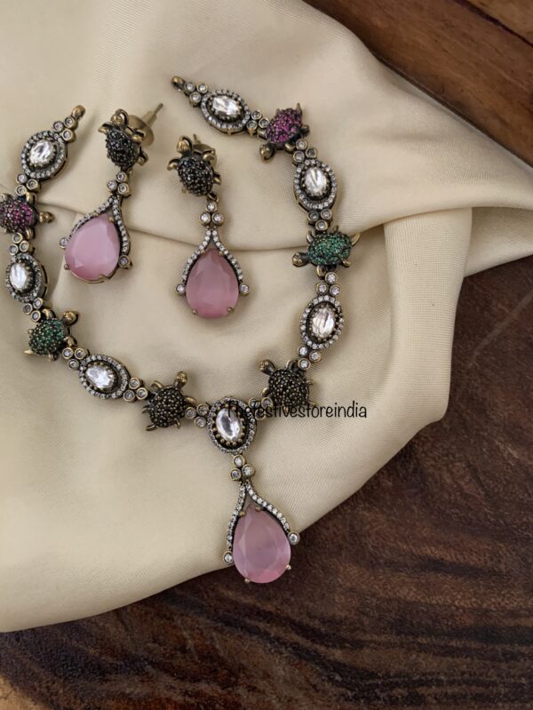 KURMA - Pink pendant Victorian necklace set
