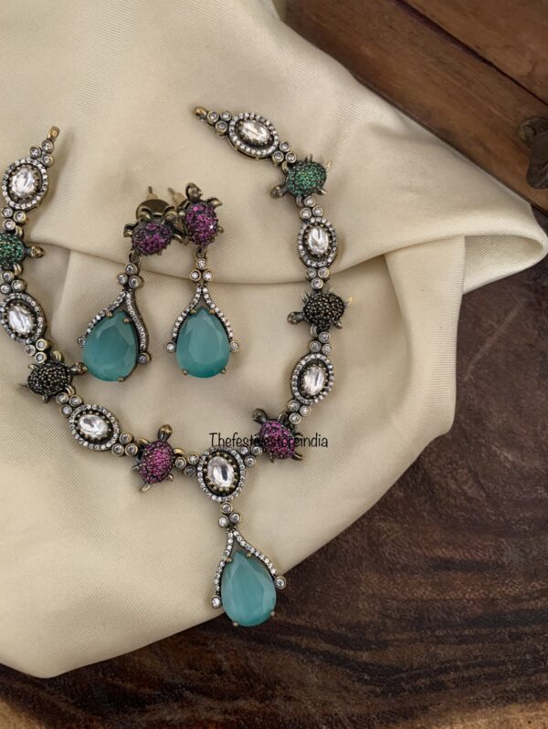 KURMA - Mint pendant Victorian necklace set