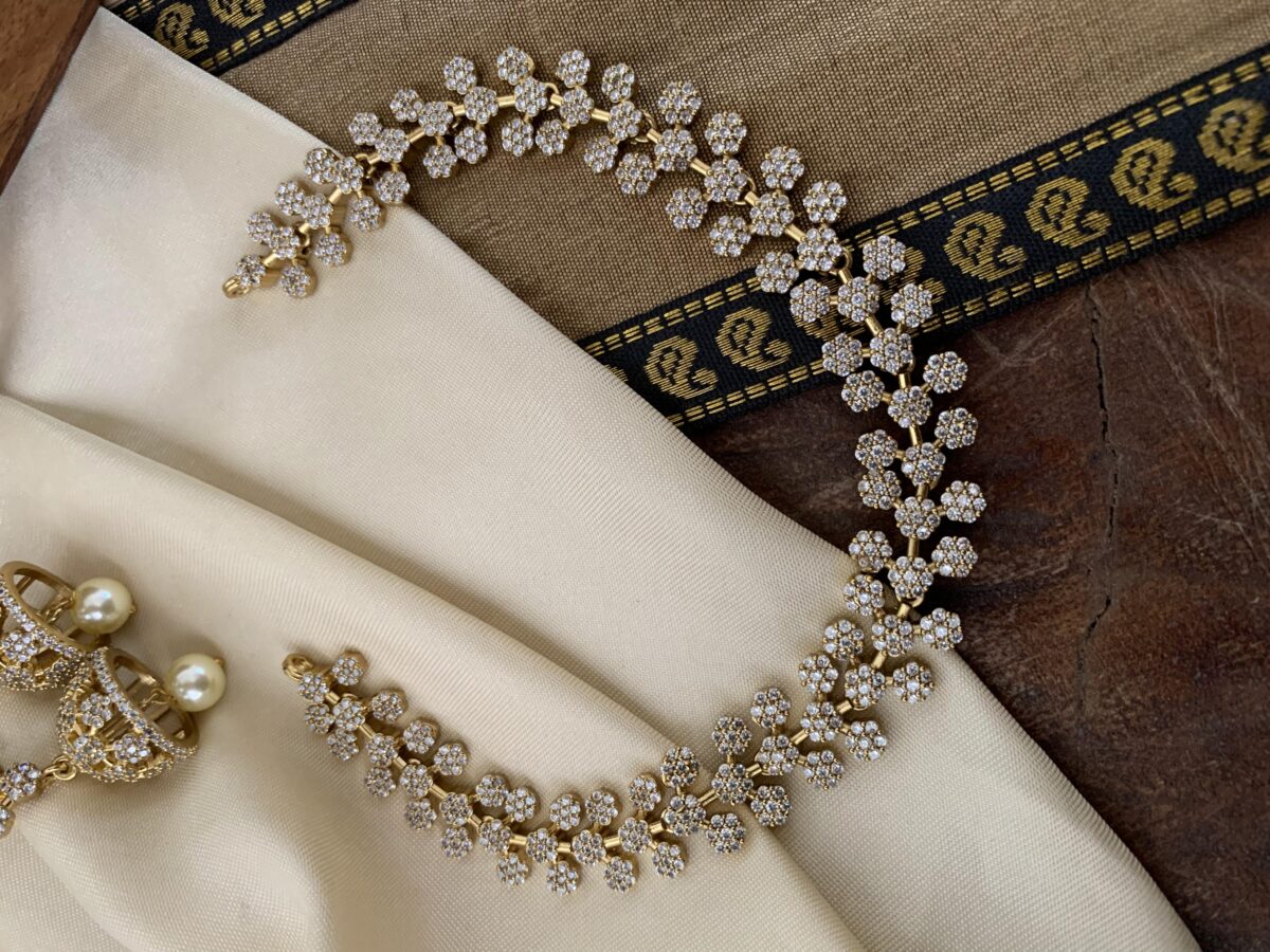 Classic diamonds necklace set