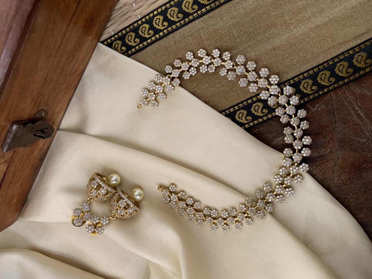 Classic diamonds necklace set