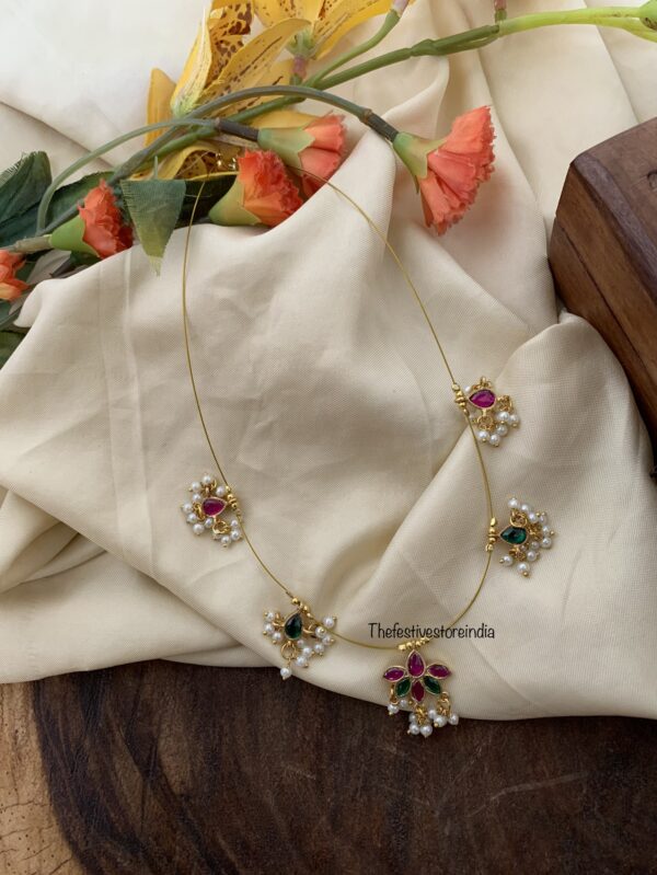 Jadau minimalist floral pendant chain