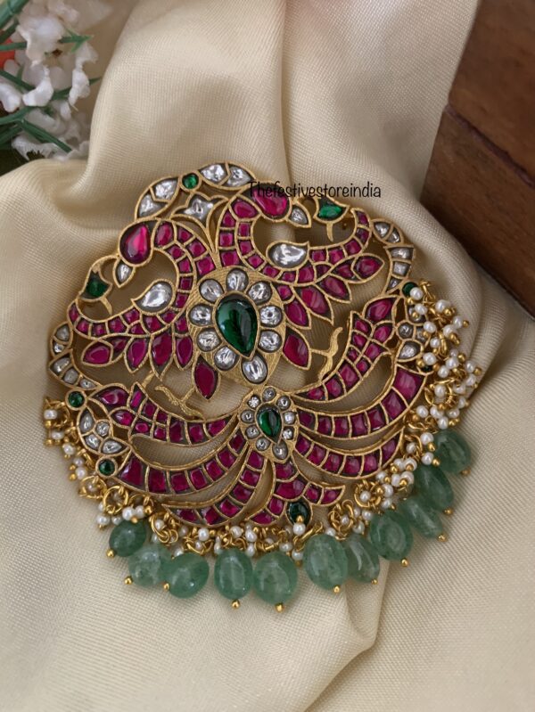 Unisex Jadau pendant with pastel green drop beads