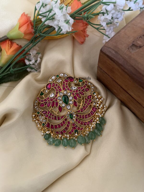 Unisex Jadau pendant with pastel green drop beads