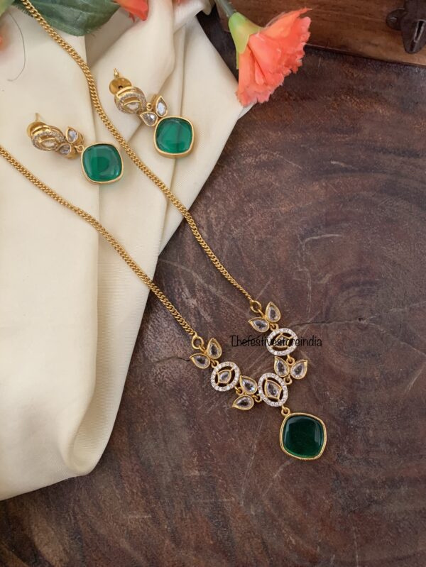 Emerald pendant set