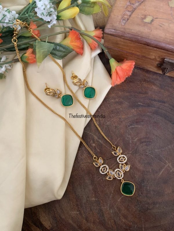 Emerald pendant set