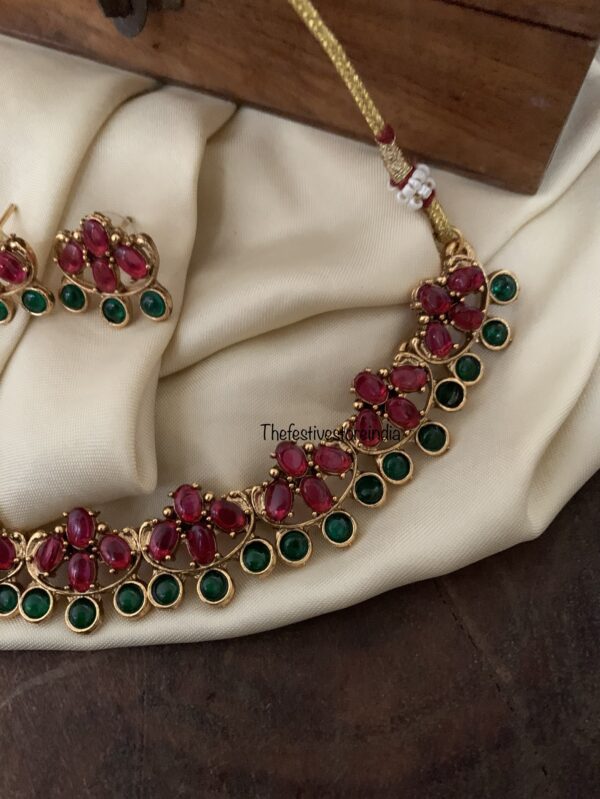 Budgeted Matte kemp and green stone necklace set