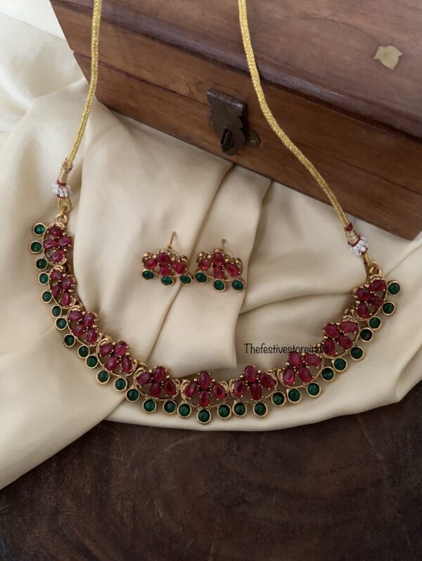 Budgeted Matte kemp and green stone necklace set