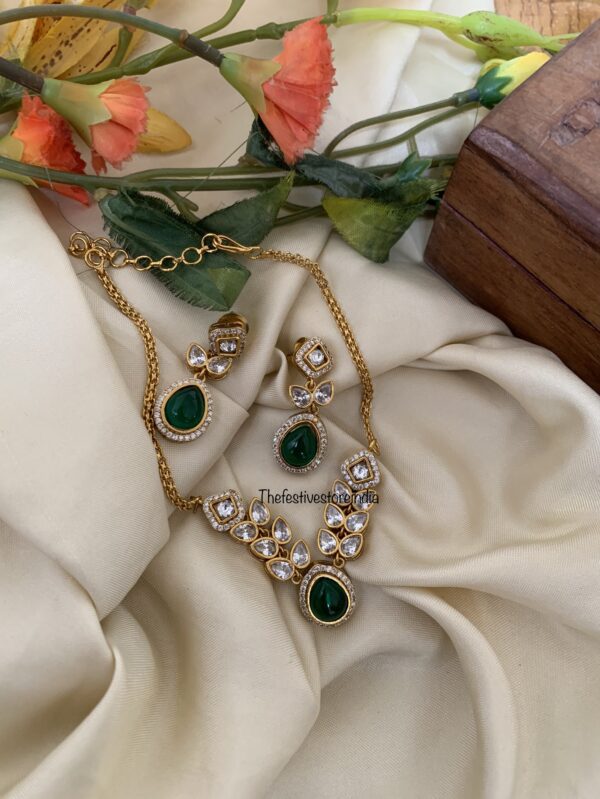 Emerald pendant short set