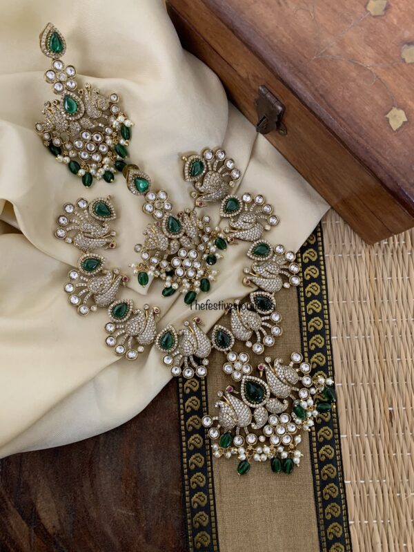 Navilu emerald green drops set