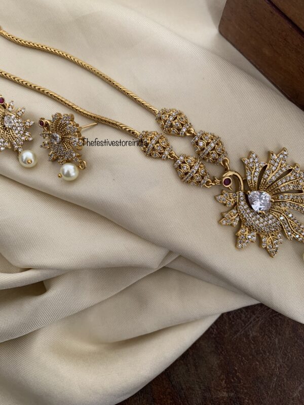 Leafy floral diamonds - all white