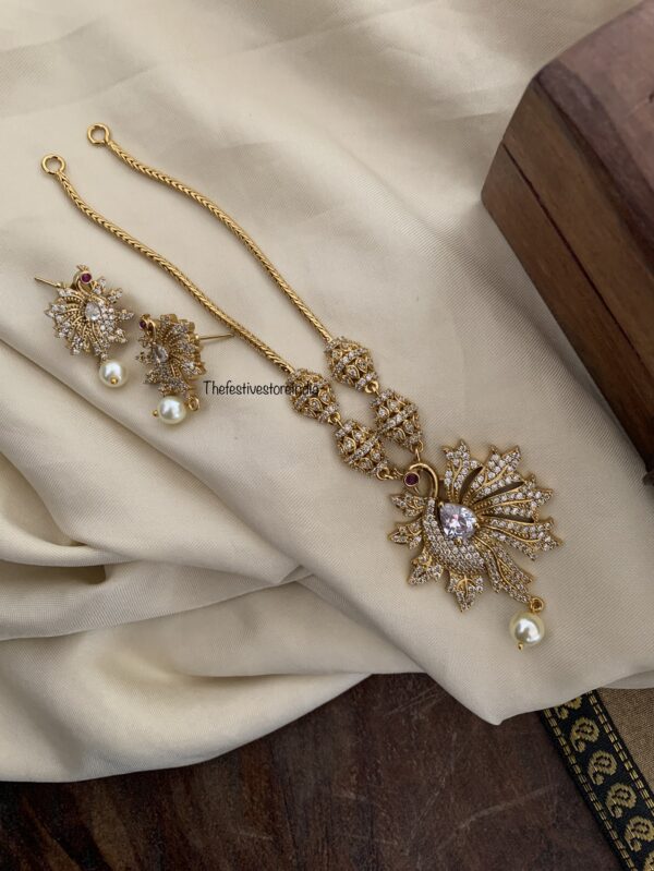 Leafy floral diamonds - all white