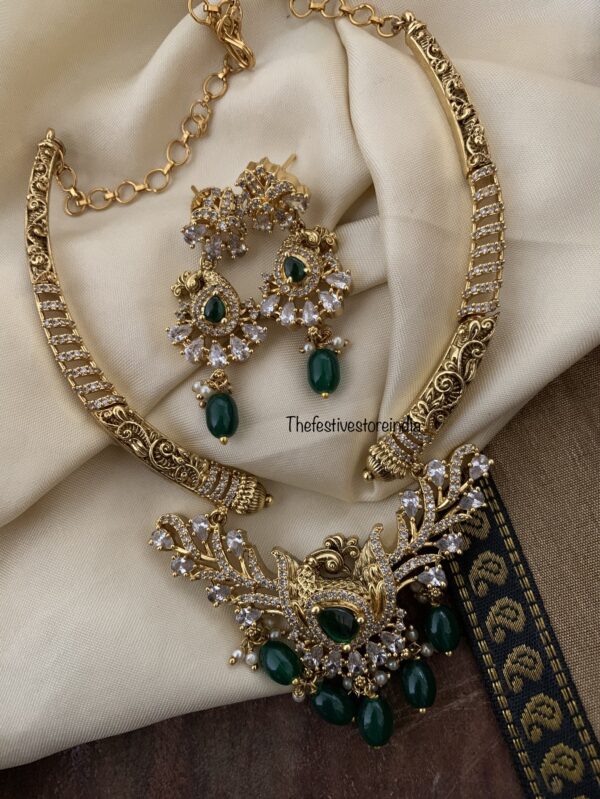 Contemporary navilu hasli set