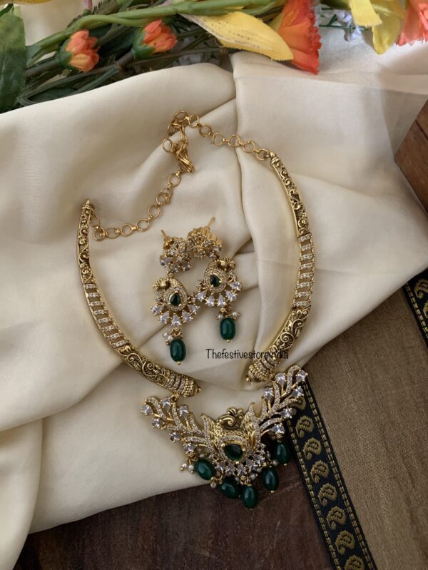 Contemporary navilu hasli set