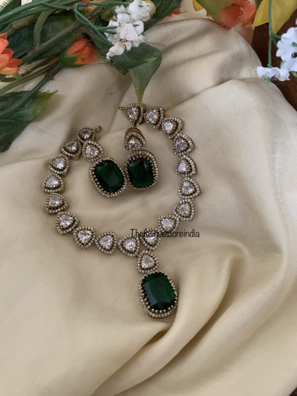 Victorian classic emerald set
