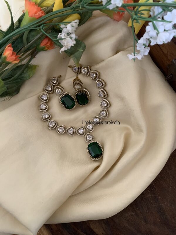 Victorian classic emerald set
