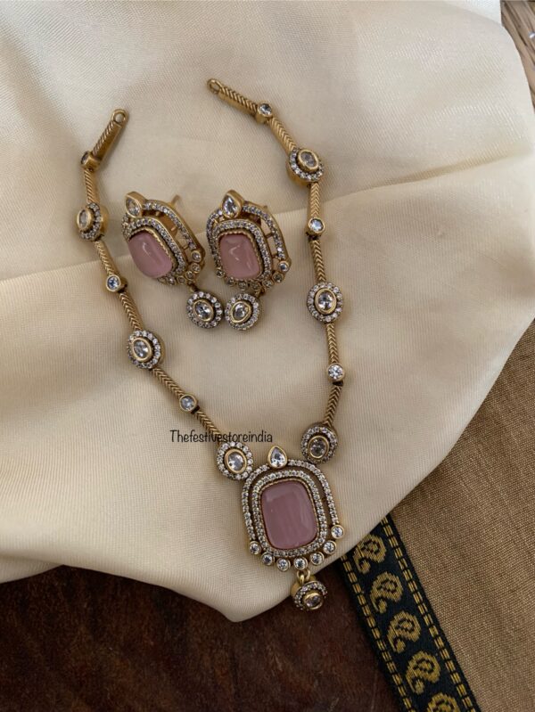 Pink pendant victorian necklace set