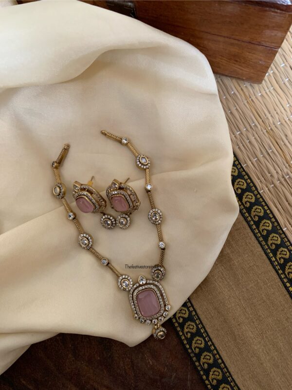 Pink pendant victorian necklace set
