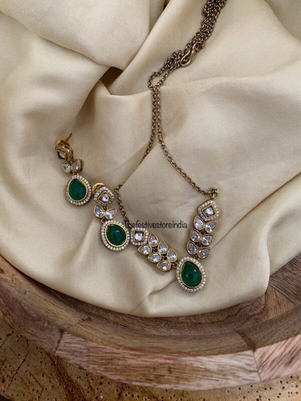 Victorian budgeted emerald drops set