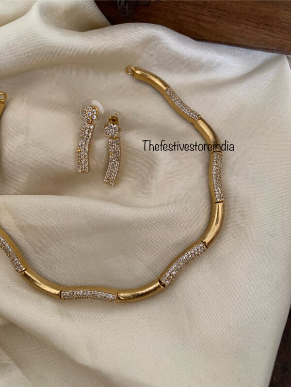 Designer hasli set