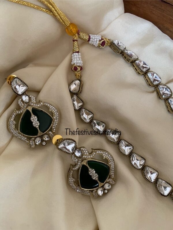 Designer victorian chain set with Emerald / Green stone