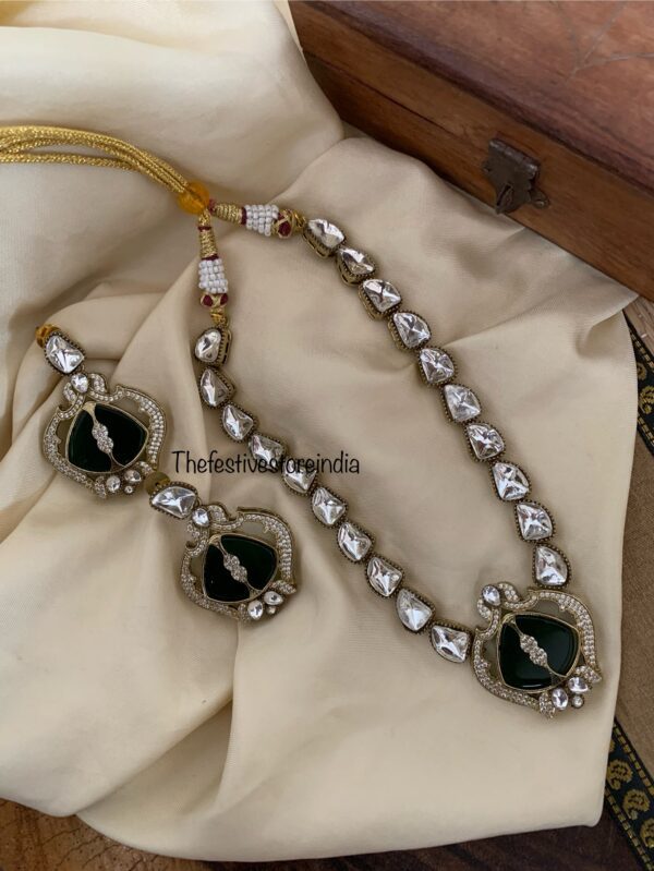 Designer victorian chain set with Emerald / Green stone