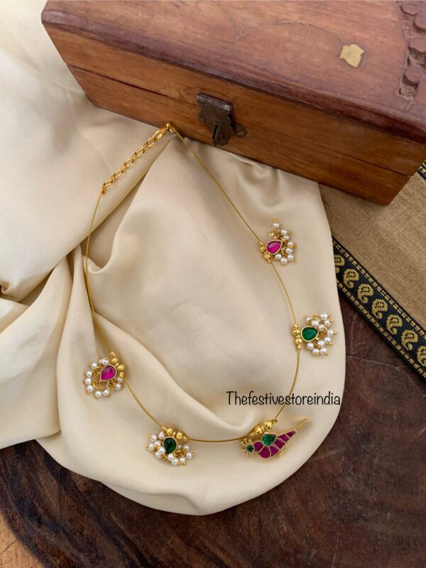Jadau minimalist Parrot pendant chain
