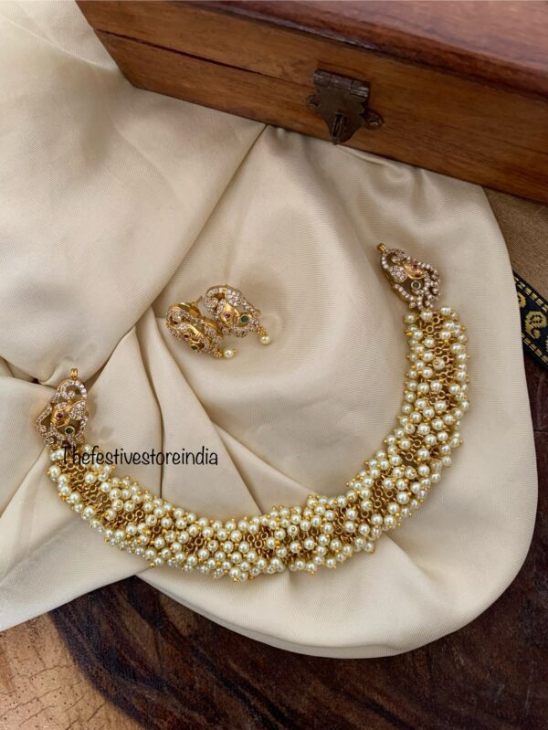 AD ambaari cluster pearls set