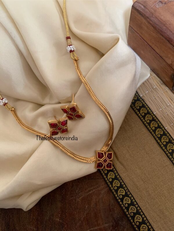 Budgeted block necklace set
