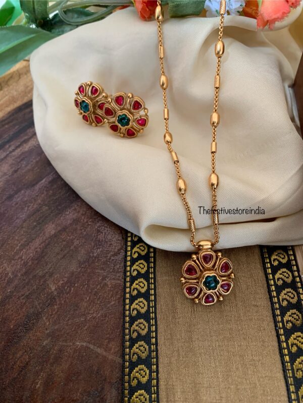 Budgeted Flower pendant chain set