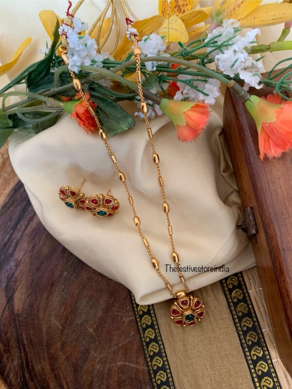 Budgeted Flower pendant chain set