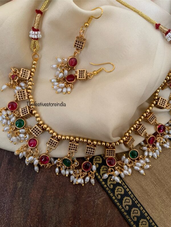 Budgeted blocks rice pearls with hook earrings set