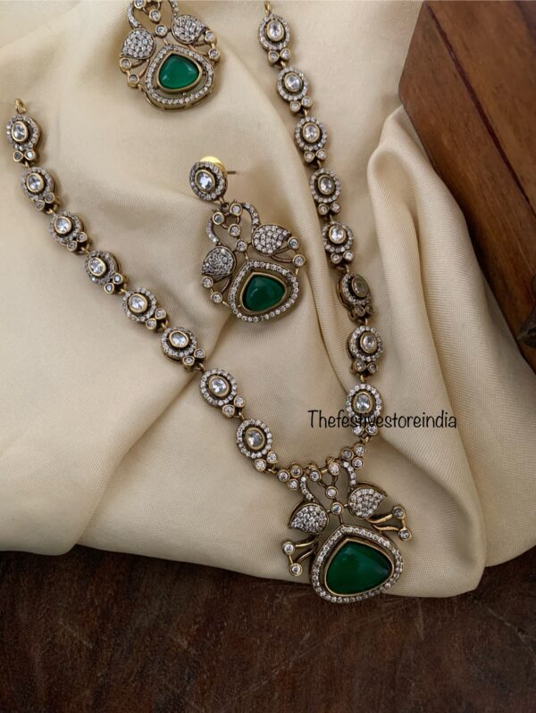 Designer emerald stone victorian necklace set