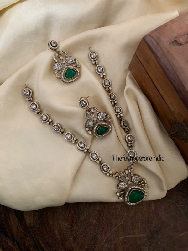 Designer emerald stone victorian necklace set